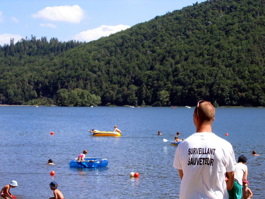 Hotel Domaine Du Lac Chambon ミュロル エクステリア 写真